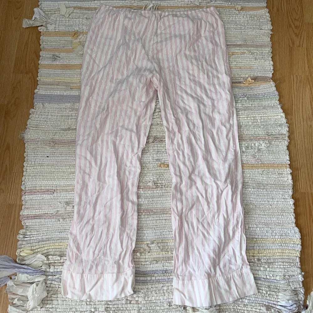 Victoria’s Secret 2 Piece Set Pink and White with Silver Striped Pajamas - Picture 5 of 9